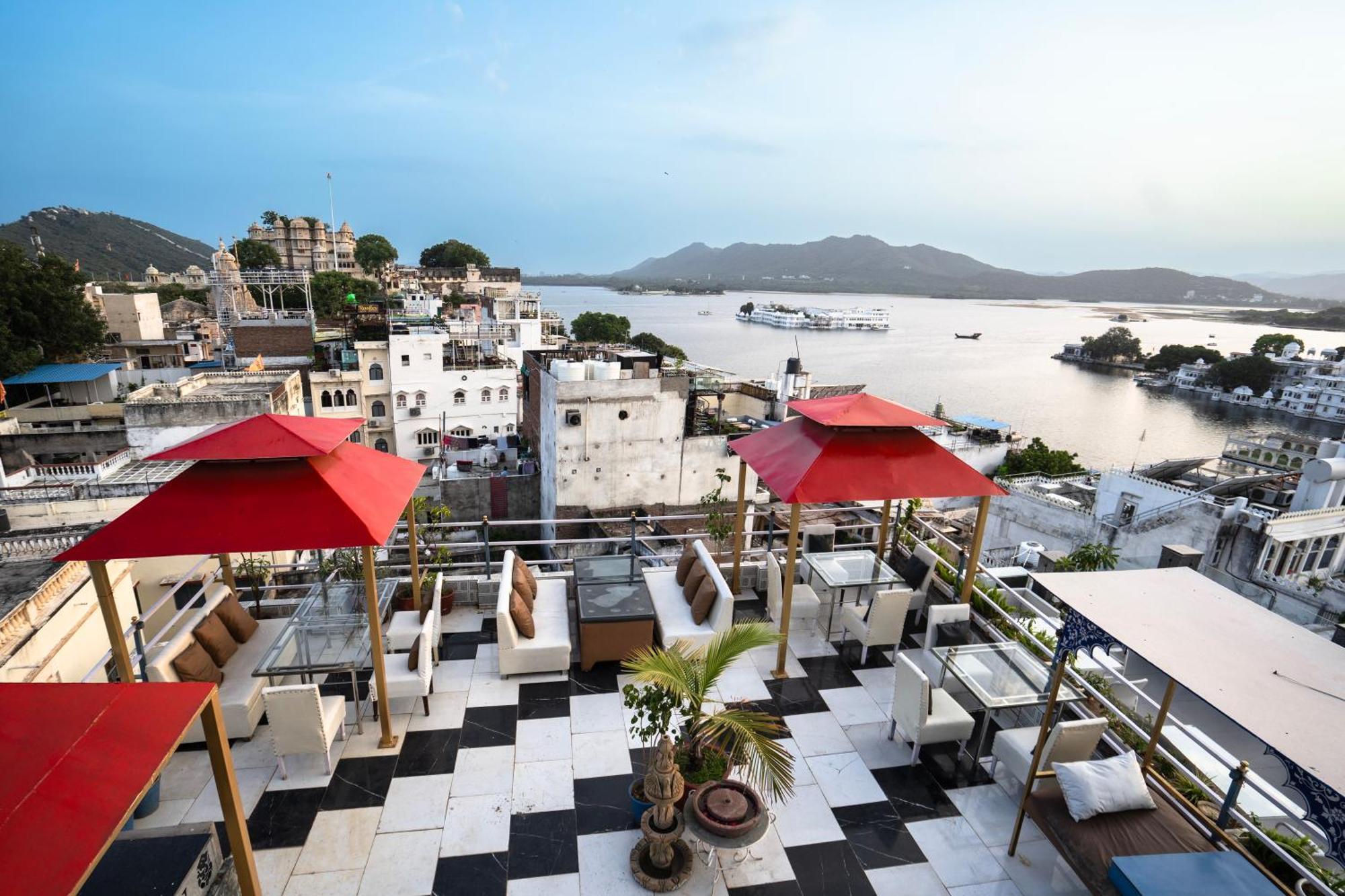 Hotel The View Hotel- On Pichola