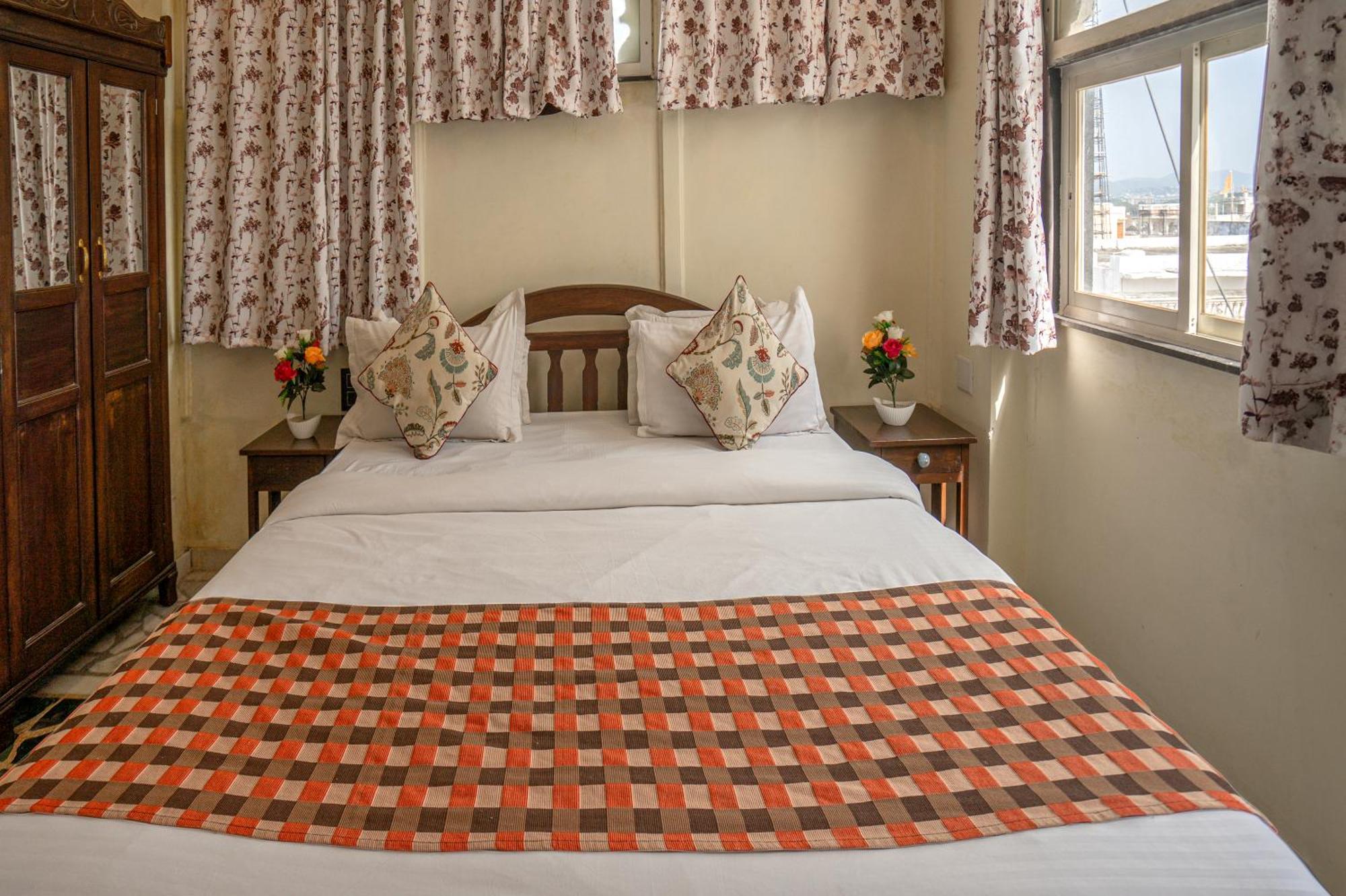 The View Hotel- On Pichola